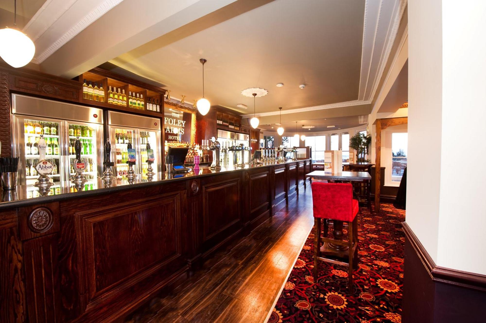 The Foley Arms Hotel Wetherspoon Great Malvern Esterno foto