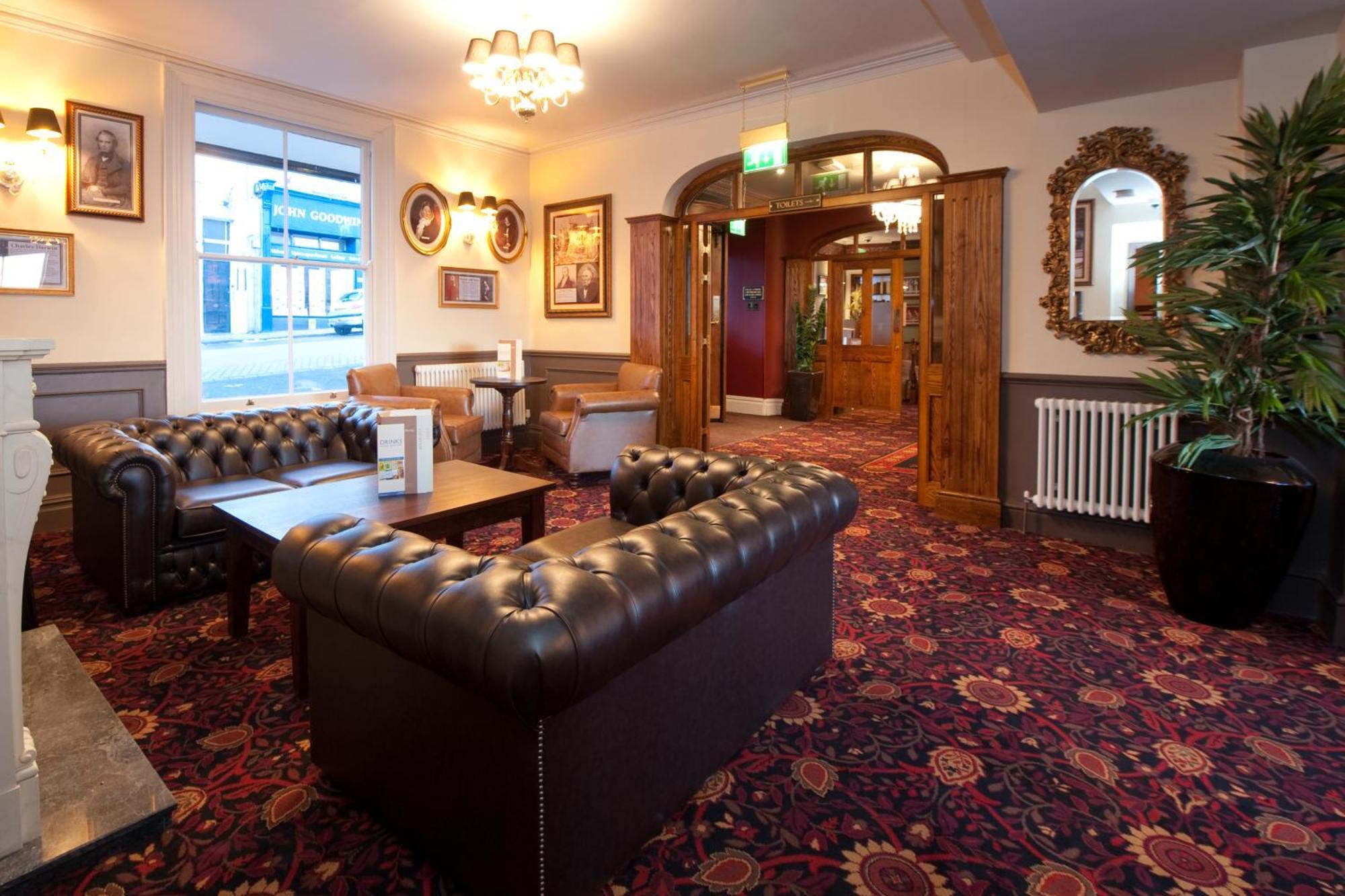 The Foley Arms Hotel Wetherspoon Great Malvern Esterno foto